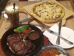 -玛格萝妮比萨屋(四平店)