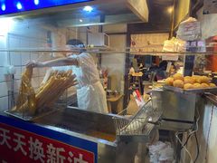 -西街夜油条·麻团包乌饭