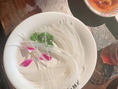-老牌坊云南鱼豆花火锅(哈西万达店)