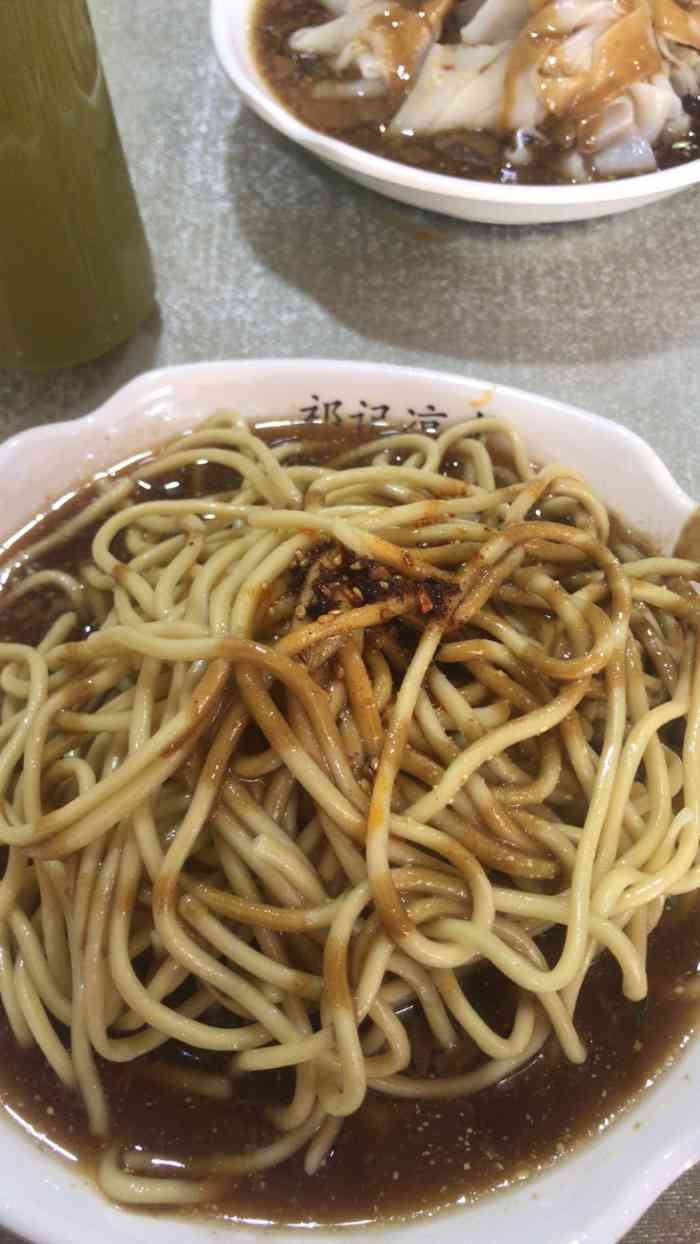 祁记美食(鼓楼店"凉皮口感柔软q弹,价格6元一份感觉挺便宜.