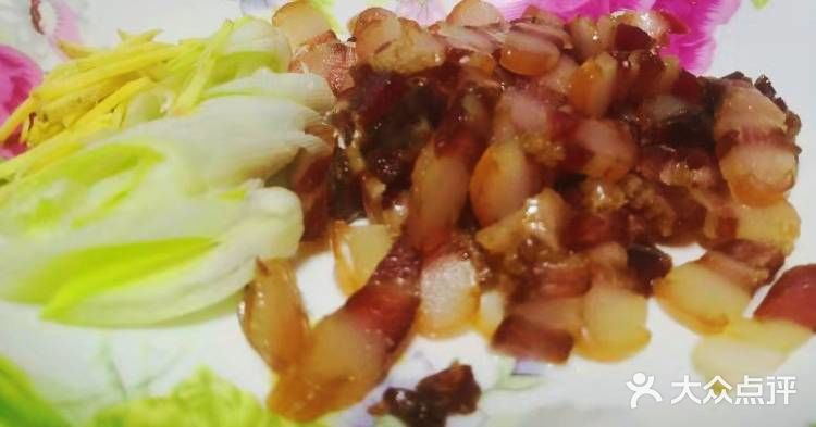 好吃的腊肉配上菜花来焖炒味道更香哦