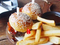 安格斯牛肉迷你汉堡-FLAIR顶层餐厅酒吧(浦东丽思卡尔顿酒店)
