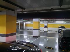 -汉商武展购物中心-停车场