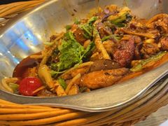 -愉肴麻辣香锅(中山路店)