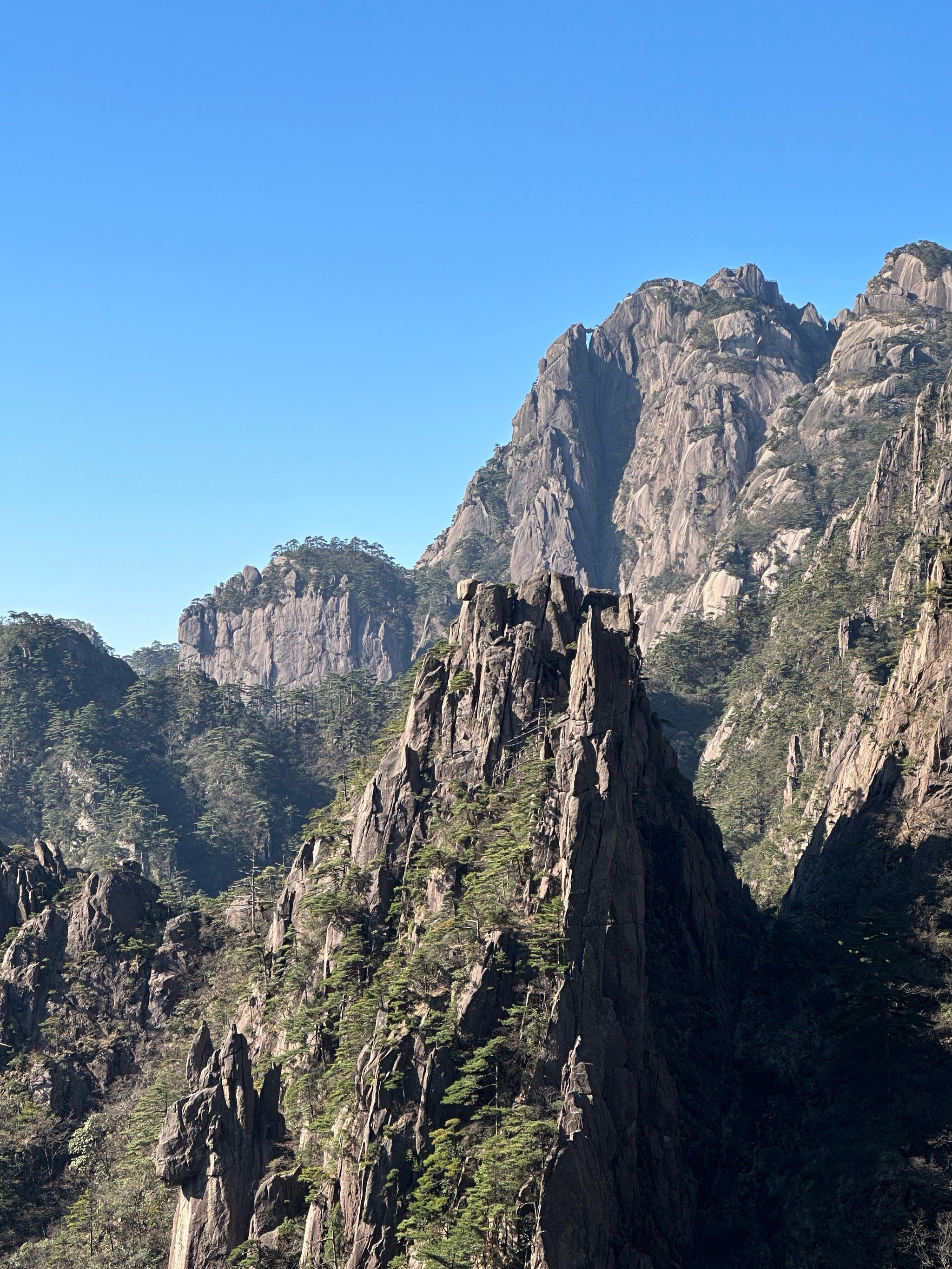 山峦嶙峋图片