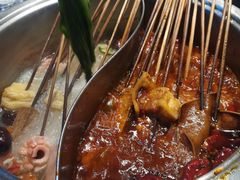 鸳鸯锅-让签签飞小郡肝串串香(春熙路形象店)