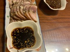 三少酱肘子-娄三少·老北京春饼烤鸭家常菜(方庄店)
