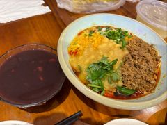 -爆炸头阿姨小四川正宗川味小吃(无任何分店)