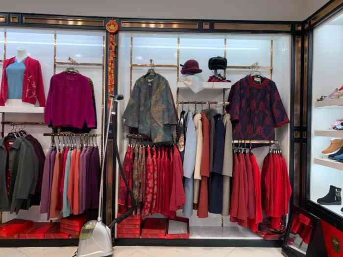 老美华(和平路店)-"天津的老年人确实以穿上老美华的衣服为幸福.