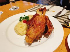 烤猪肘配酸菜土豆泥-兰特伯爵西餐厅·啤酒屋(方庄店)