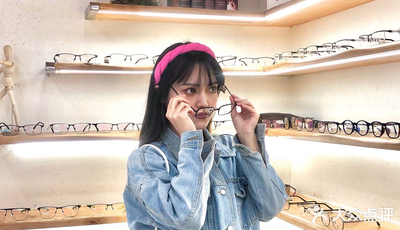 眼镜店也可以沉浸式体验👓拍照挑眼镜两不误  