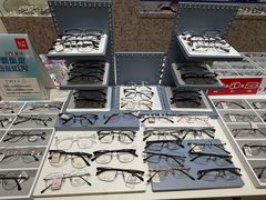 -美式眼镜·授权蔡司.依视路.尼康.豪雅.明月(南翔印象城店)