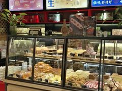 面包甜点陈列柜-昆明冠生园·蛋糕·面包(南强街店)