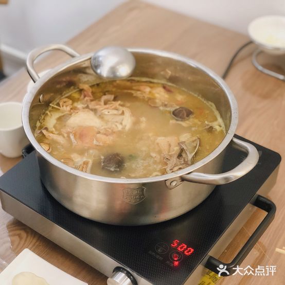 新派花胶鸡·卤水火锅·林小黄潮汕鸡火锅(华山路店)