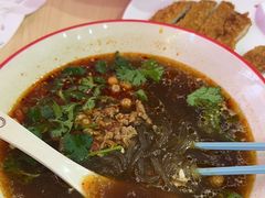 -小杨生煎(金山百联购物中心3楼店)