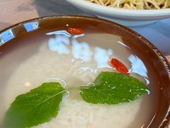 -肥肥虾庄·金牌油焖大虾(汉街SKP店)