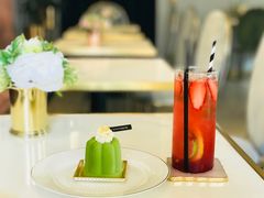 草莓气泡水-朱迪小铺.半糖奶油蛋糕(海汇港店)