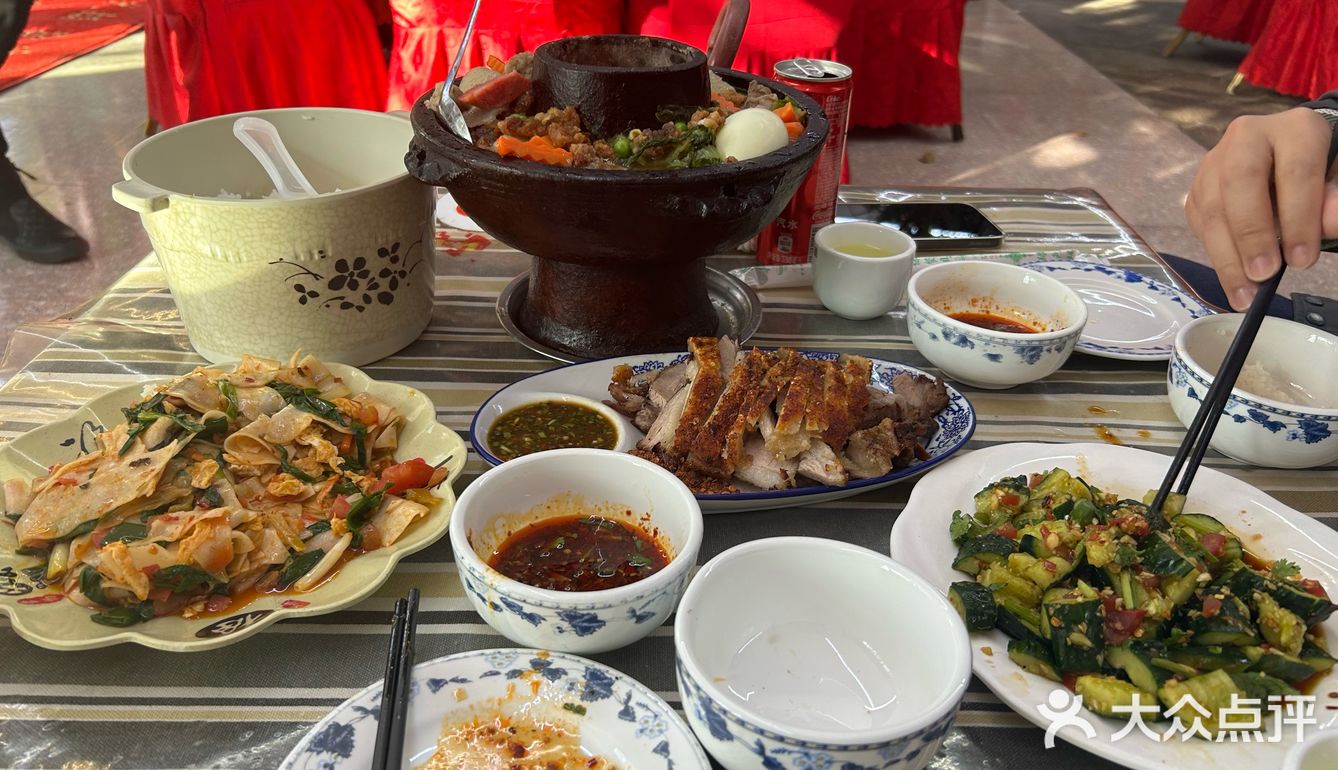 点了一个138的套餐，发现两个人根本吃不了，剩下很多
