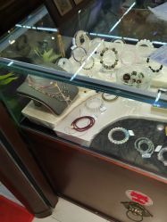 -灵彩珠宝(朗香街店)