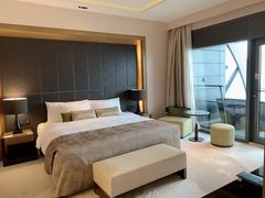 -上海滴水湖皇冠假日酒店