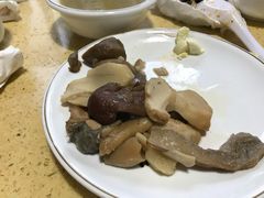 乌鸡野生菌汤-东巴谷野生菌火锅餐厅