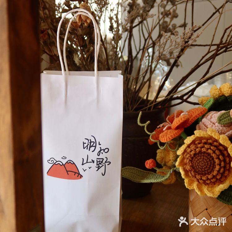 咖啡馆的无尽夏｜杨柳依依 夏日如期🌳