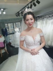 -雪莉美妆婚纱馆