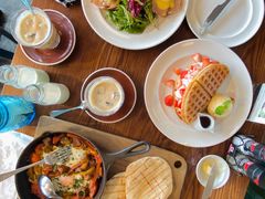 -ROAST coffee & eatery