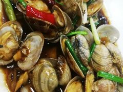 葱姜炒花蛤-鑫悦楼煎蟹·16年海鲜大排档