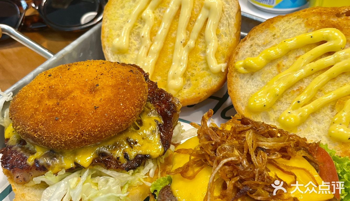 在青岛吃到可可爱爱的一家！！🍔🍔🧇🧇