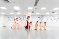 -深舞形体民族舞蹈工作室