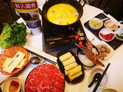 -鲜入围煮花胶鸡海鲜火锅