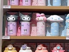-名创优品(北京新中关购物中心地铁层店)