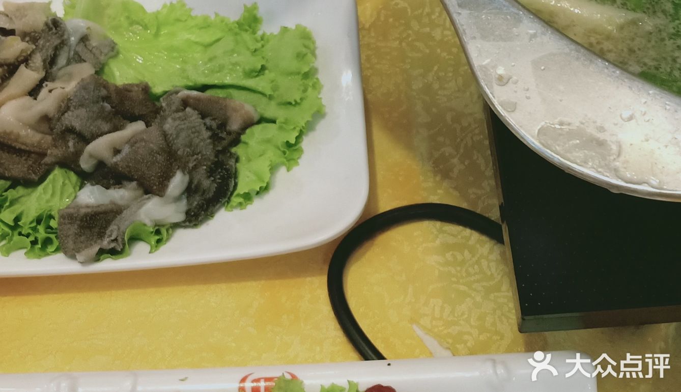 上菜神速。还代买乐山美味特产卡饼。「粉蒸牛肉」棒棒哒