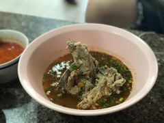 排骨冬阴功汤-马里奥明星猪脚饭