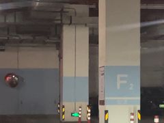 -虹桥天地-停车场