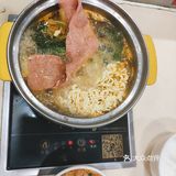 晚上溜达着去山师吃了小火锅 中规中矩的一家店