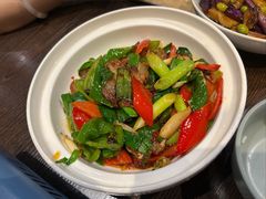 蒜苗回锅肉-酒肆浅葱·特色菜馆(卓悦intown店)