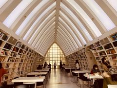 -钟书阁(松江泰晤士小镇店)