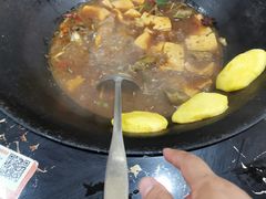 农家菜盖莜面-山城家常菜铁锅炖鱼