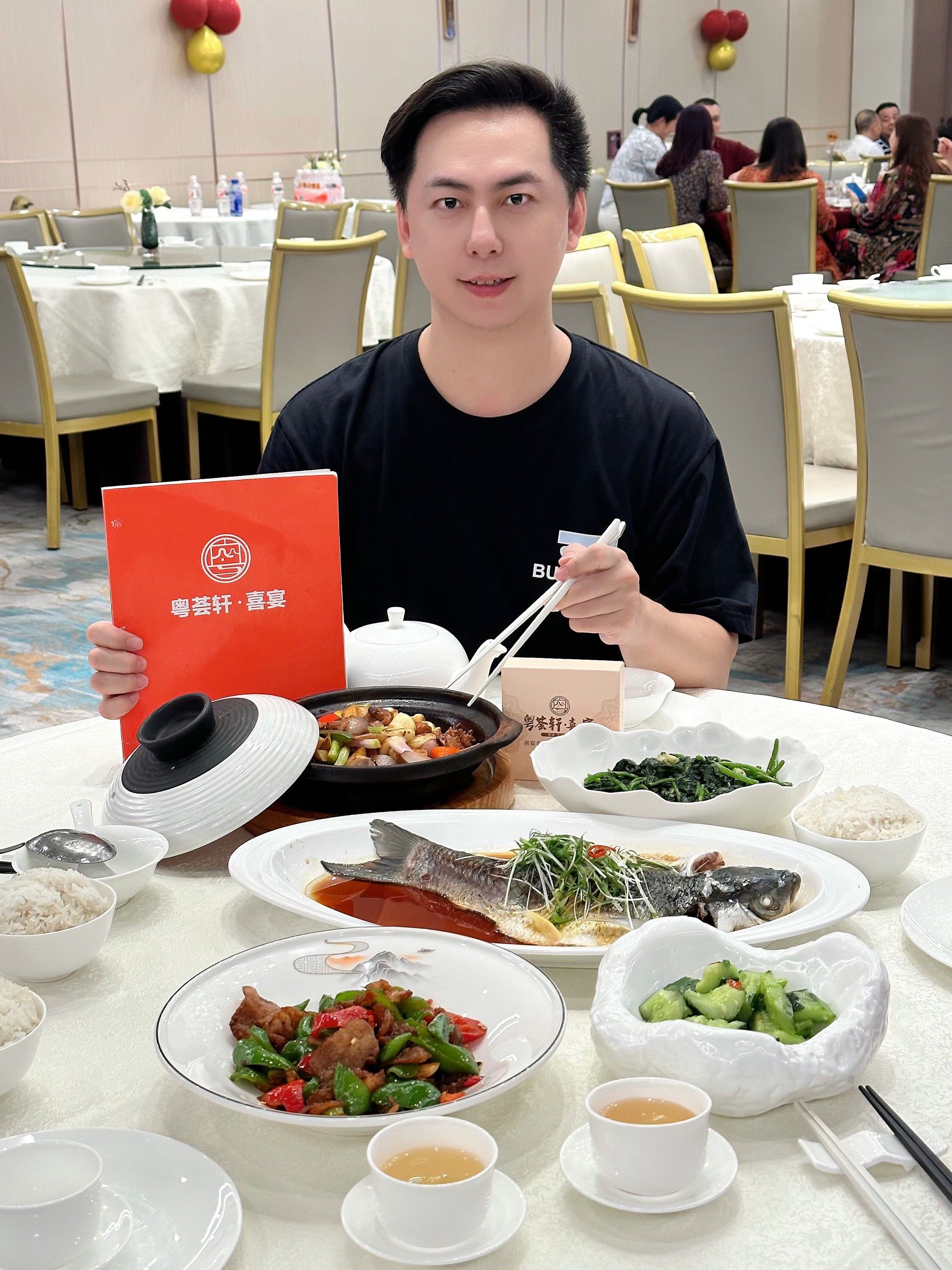 95周末的松驰,三五好友聚餐,本地土著
02020202朋友带路