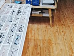 -MiRi眼镜·蔡司·星趣控·尼康控优点视觉合作店(南京东路店)
