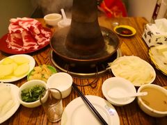 -洞庭洲·防空洞火锅·铜锅涮肉·烧烤(新百广场店)