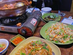 湿炒牛河-凤兴鸡煲(宝安海雅店)