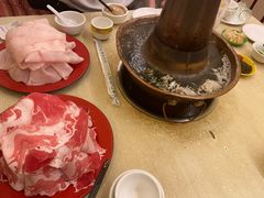 -洞庭洲·防空洞火锅·铜锅涮肉·烧烤(新百广场店)