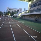 烟台大学体育场,和初中同位一起在观海路吃了晚饭