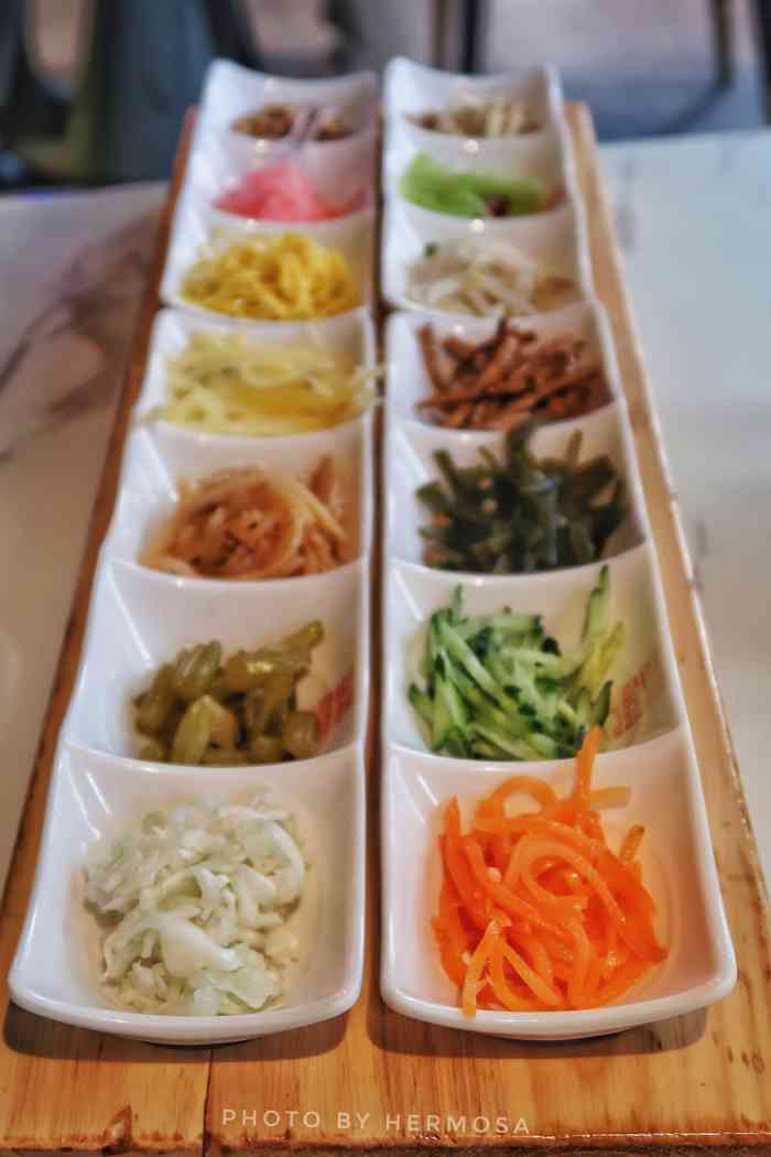 丝恋丝娃娃(南国花锦店)-"来贵阳必吃丝娃娃.丝娃娃就是用面皮包裹自.