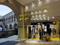 -王府井奥莱临潼小镇(临潼店)