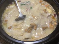 -洪氏嗨捞·广东猪肚鸡·椰子鸡火锅(西咸万象城店)