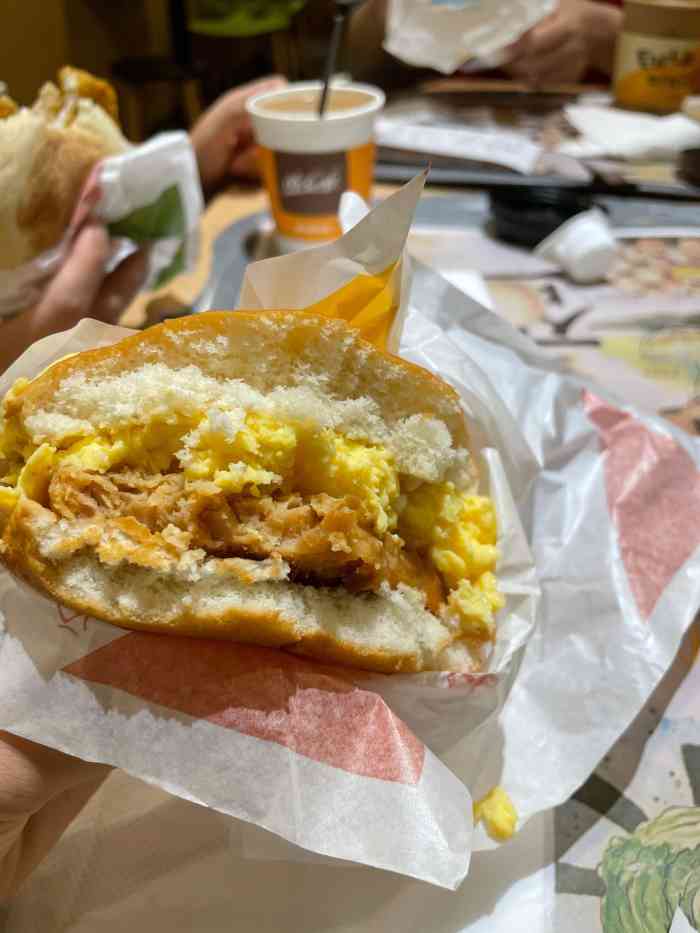 麦当劳(黄贝岭店)-"我又来消费我的麦当劳早餐月卡了 老是去同.